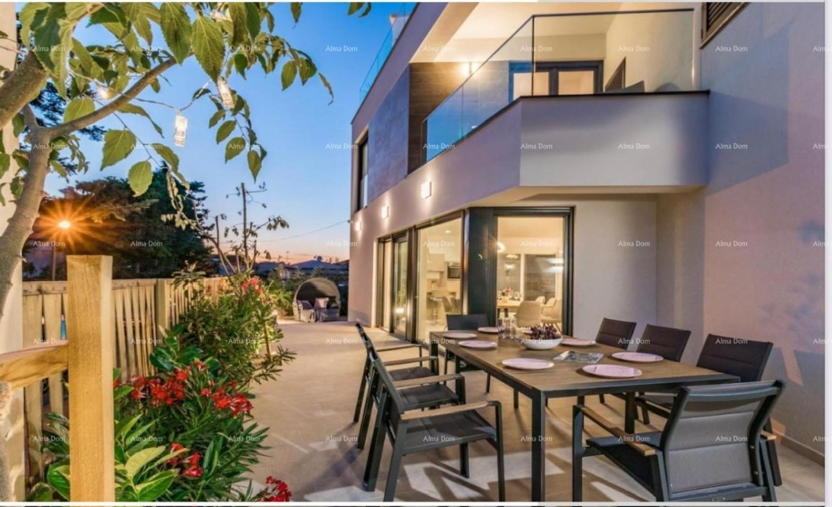 Prodaja čudovite vile s bazenom, jacuzzijem in pogledom na morje, Fažana! 1