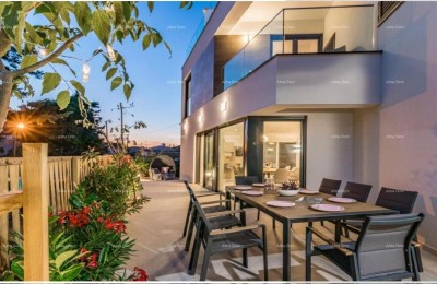 Prodaja čudovite vile s bazenom, jacuzzijem in pogledom na morje, Fažana!