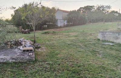 Строительная земля с видом на море и существующими объектами Барбан