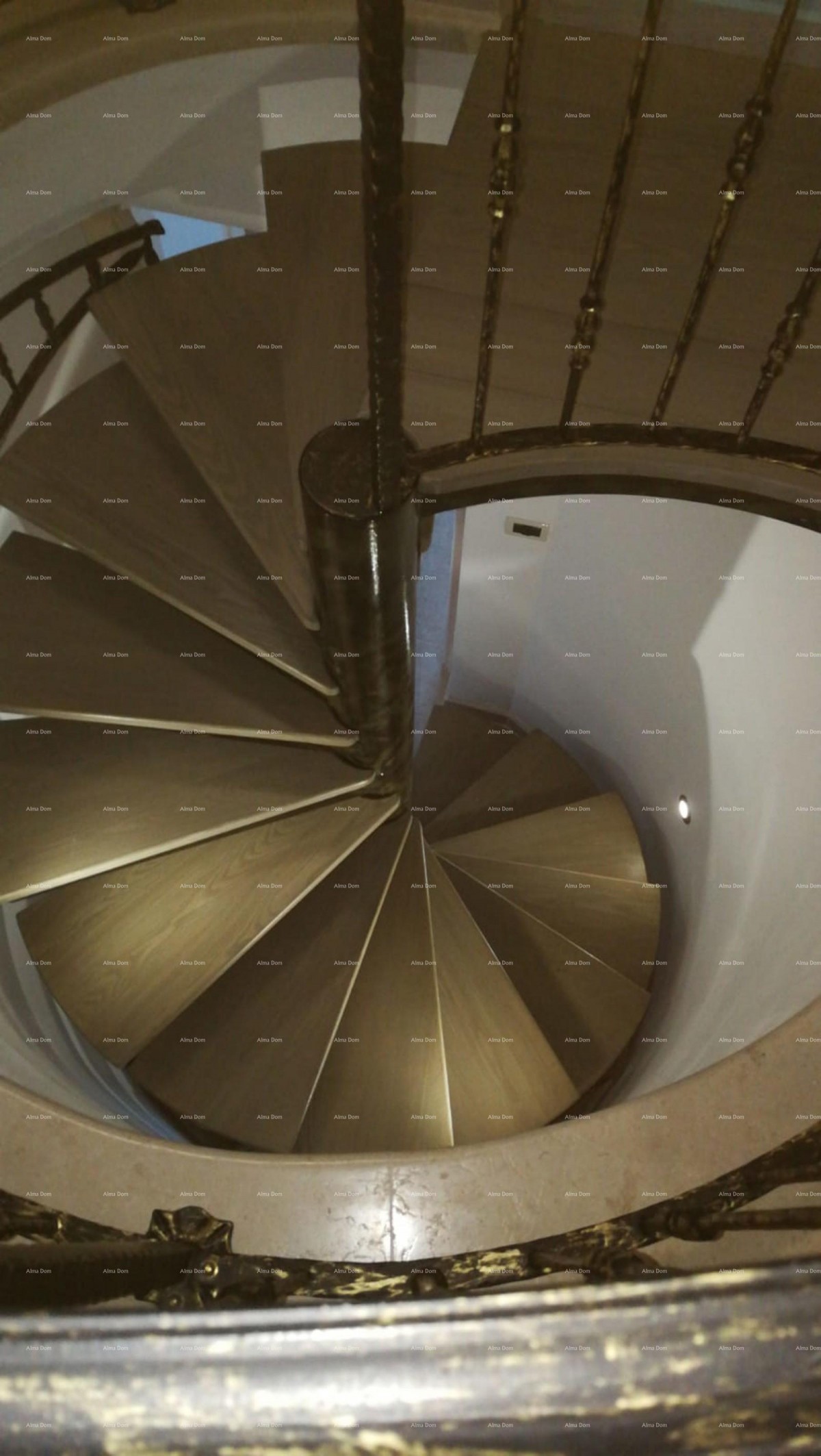 Лабин околица, Каменный дом с бассейном и большим двором 10