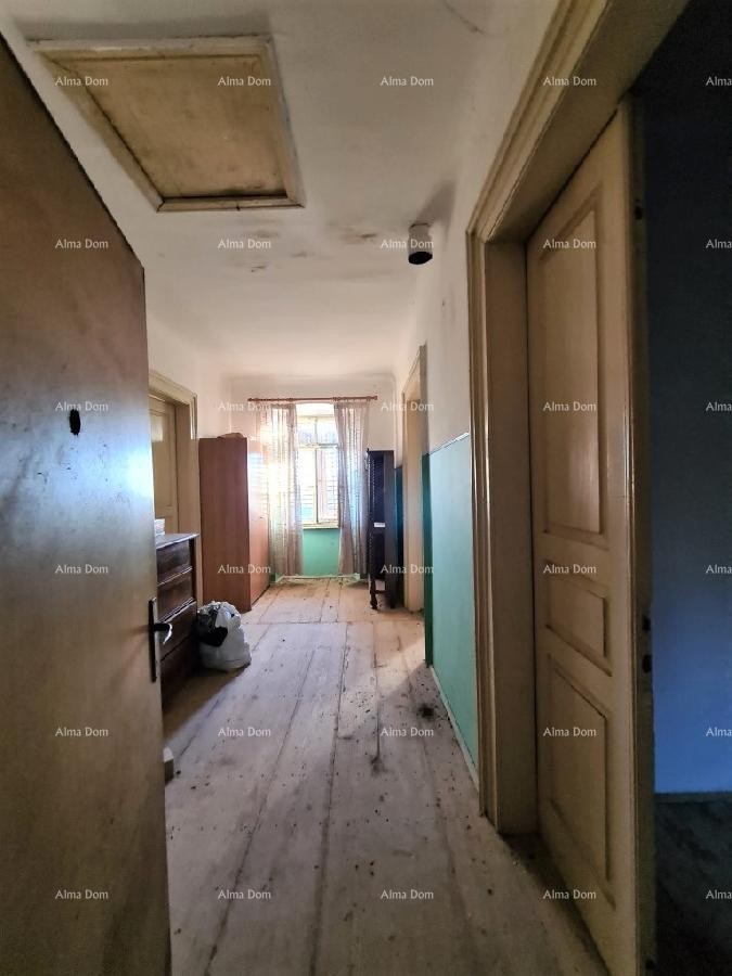 We are selling an old Istrian stone house with a view of Grožnjan. 10