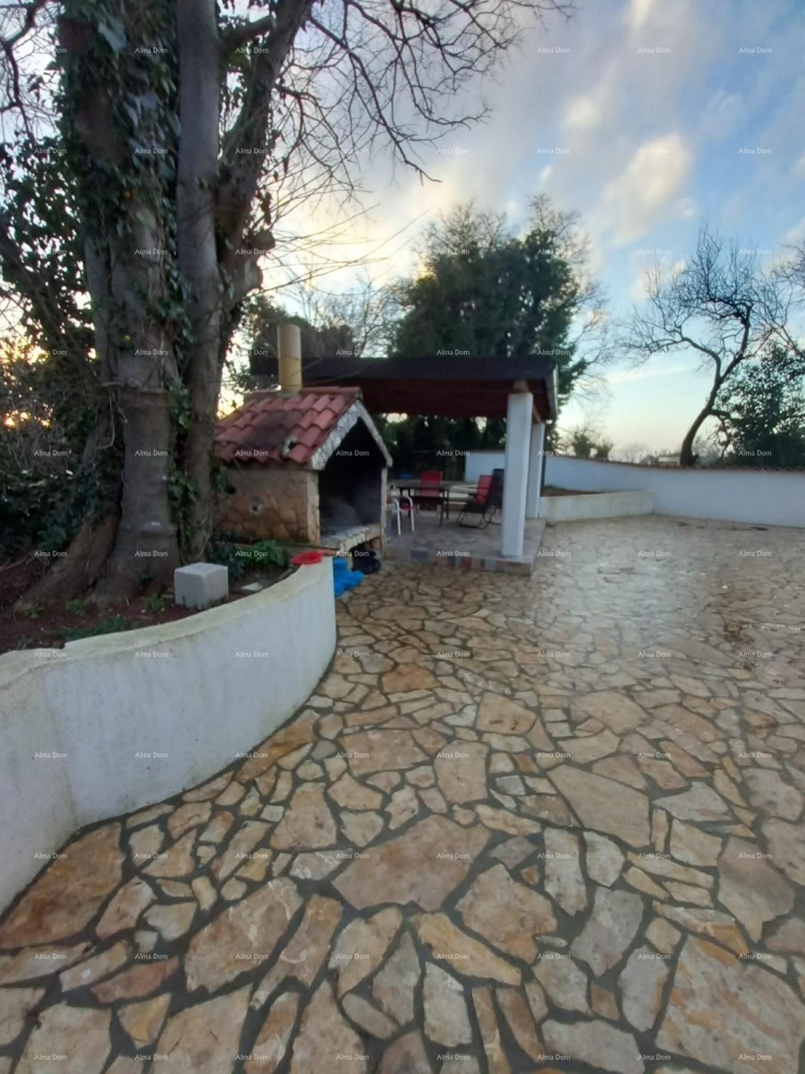 Prodaja kuće s dvije odvojene stambene jedinice i prostranim dvorištem, Šišan! 16