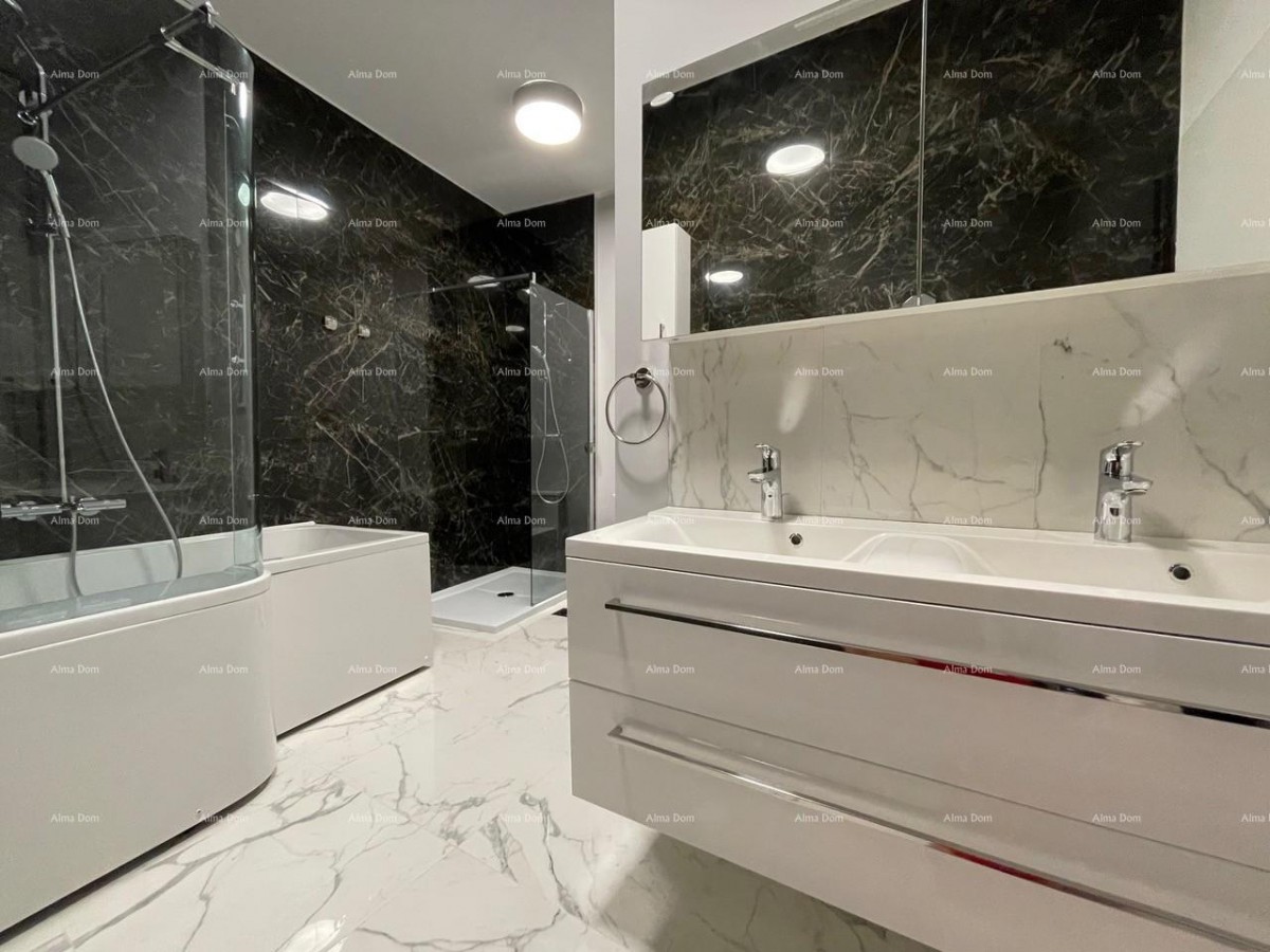 Čudovita hiša s tremi etažiranimi apartmaji v starem mestnem jedru Poreča! 13