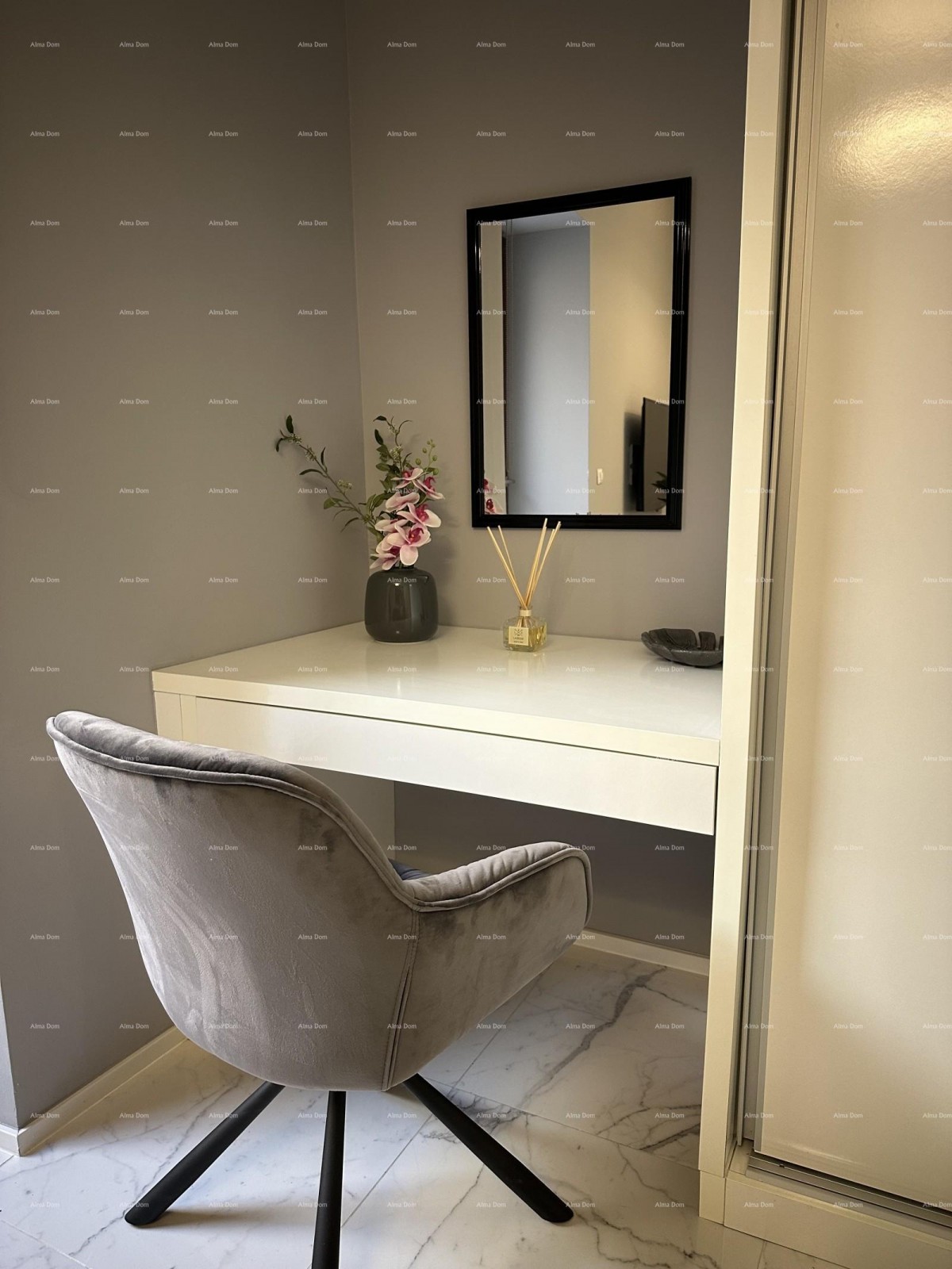 Čudovita hiša s tremi etažiranimi apartmaji v starem mestnem jedru Poreča! 18