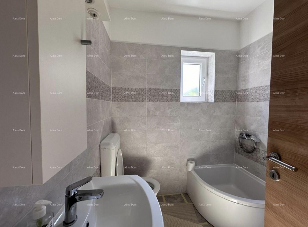 House with permission to build 4 apartments! 44