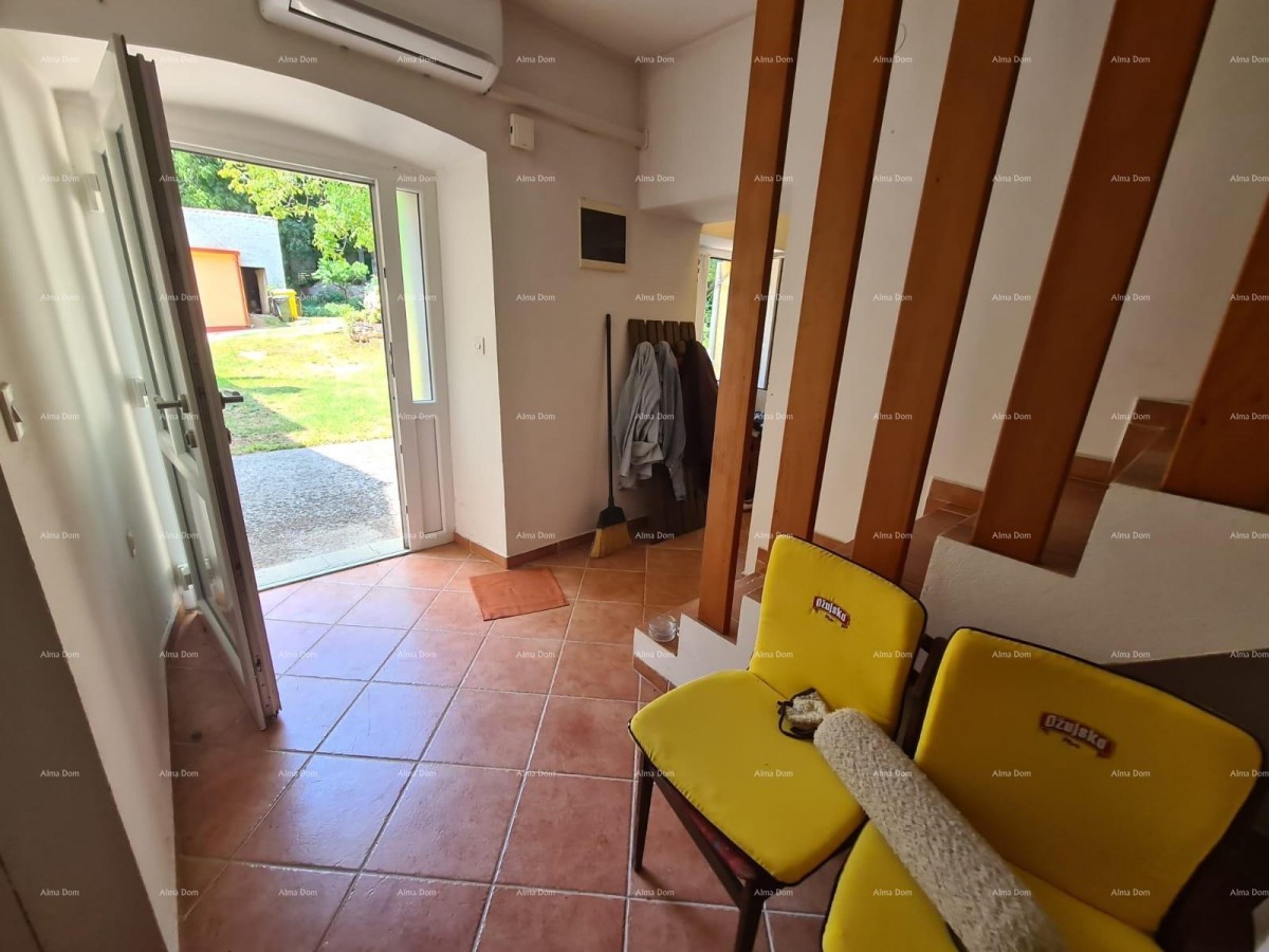 Prodaja kuće sa dvorištem i velikim zemljištem, Barban 8