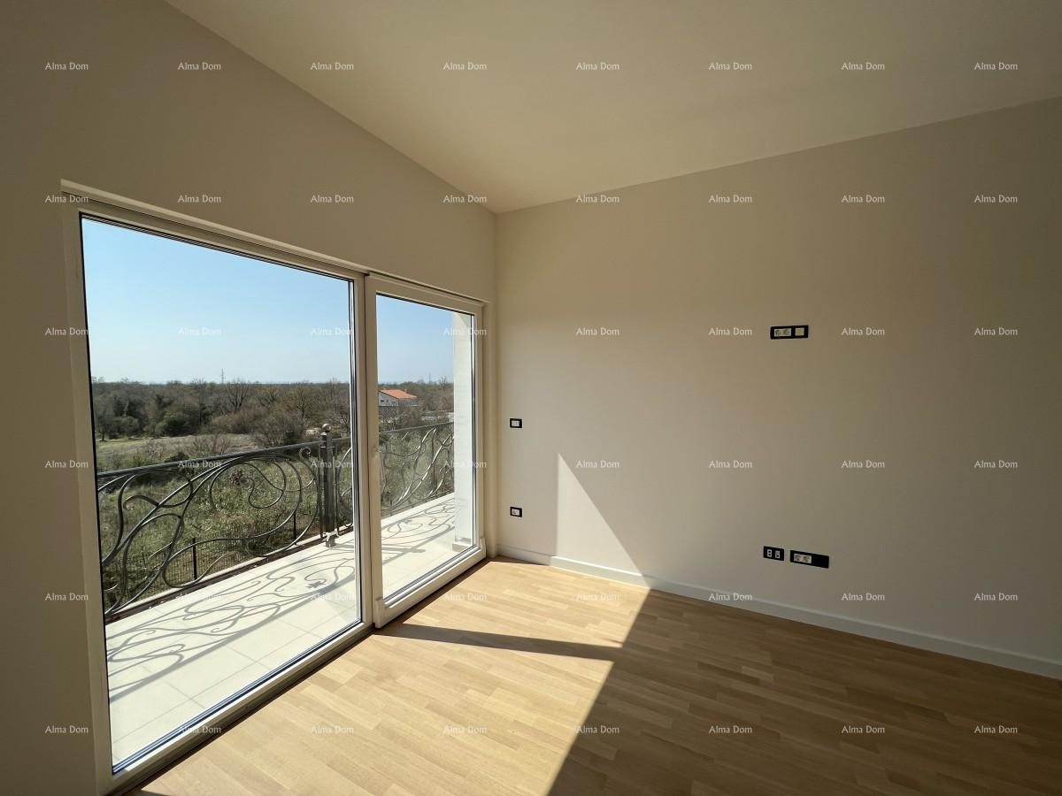 Nova hiša s bazenom, moderno opremljena. 7 km do centra mesta Poreč. 21