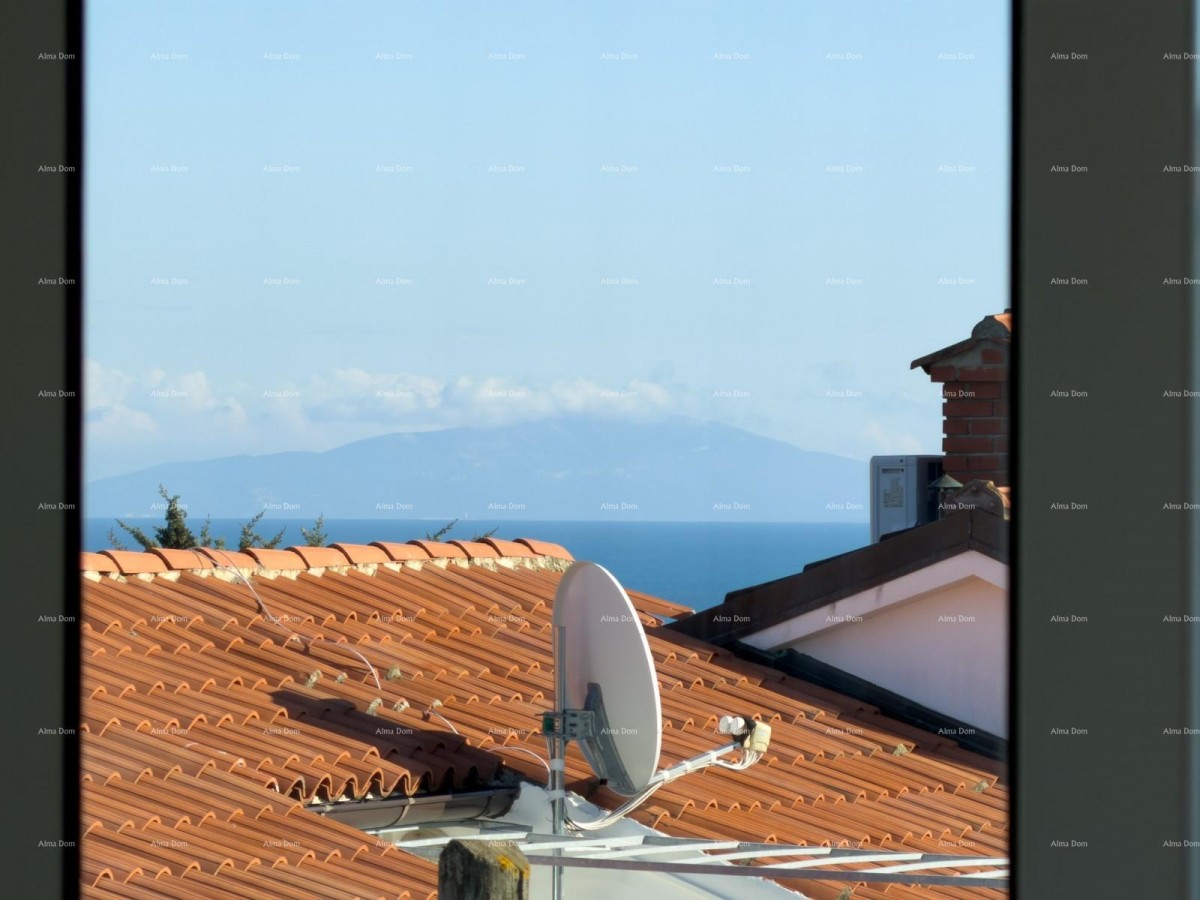 For sale: Attractive house in Premantura with a sea view. 34