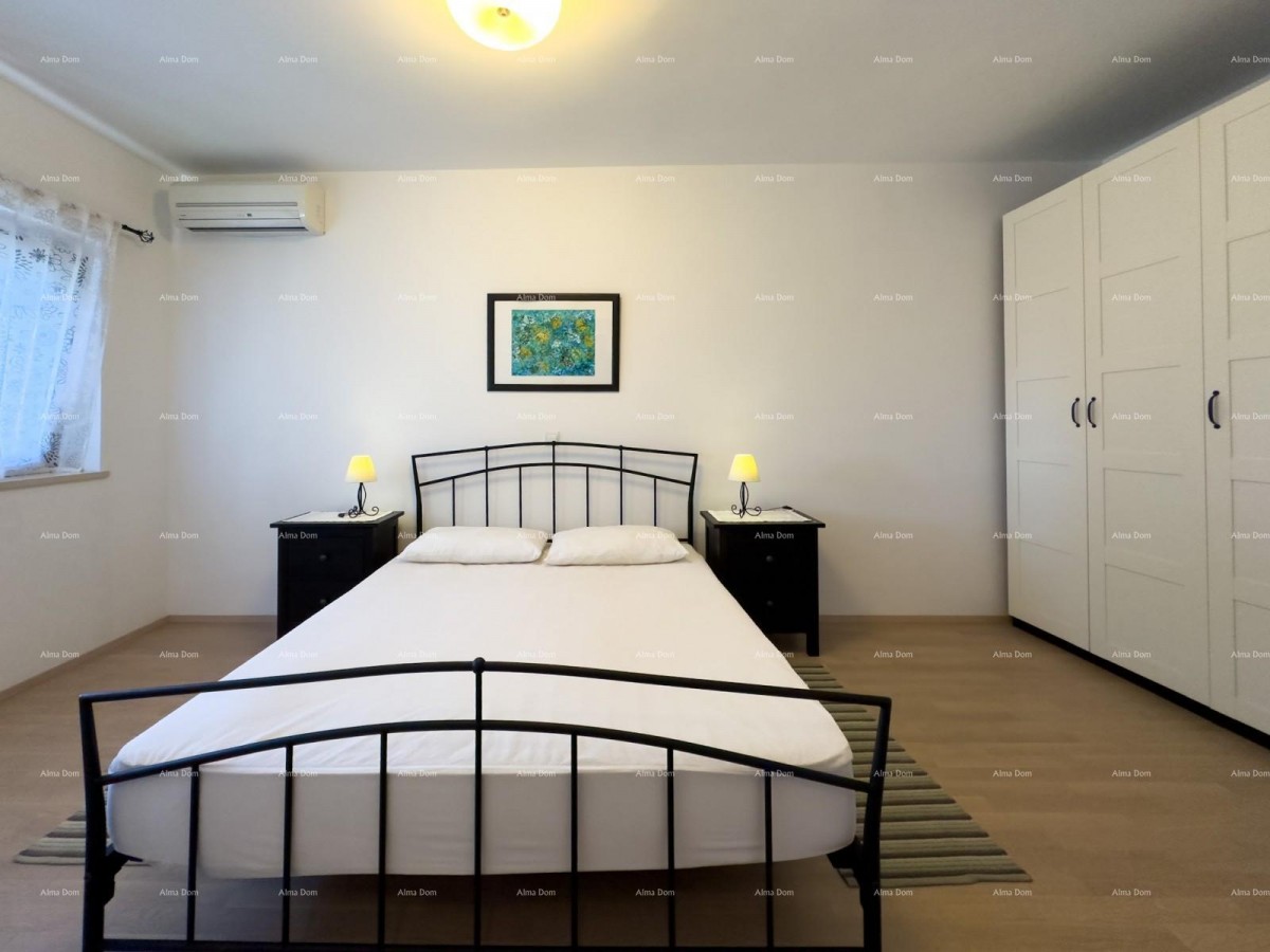 Beautiful house with a pool in Pula, ideal for a family or investment. 42