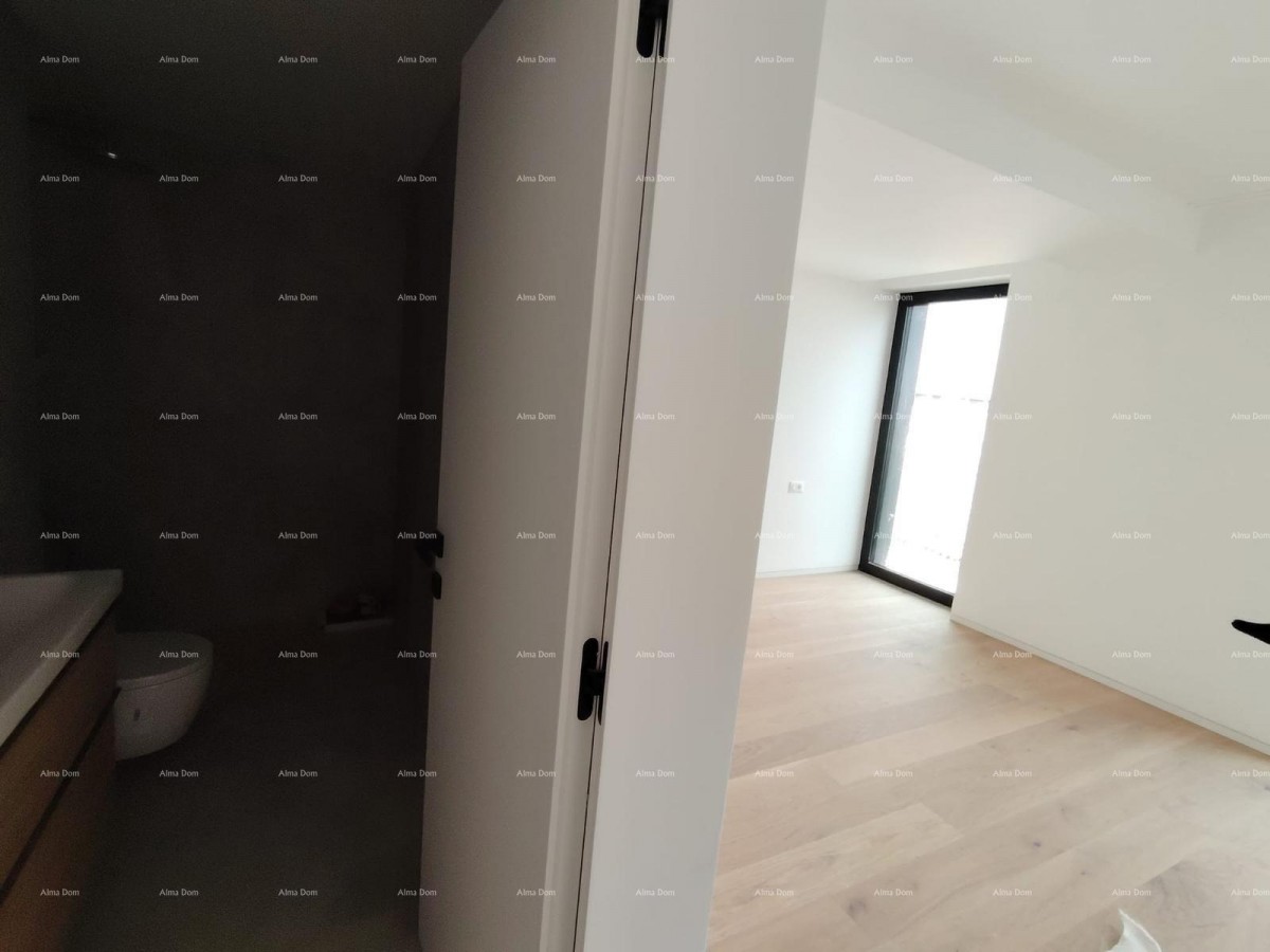 Продажа квартир в жилом и коммерческом здании с видом на море, центр Умага! / S9 12