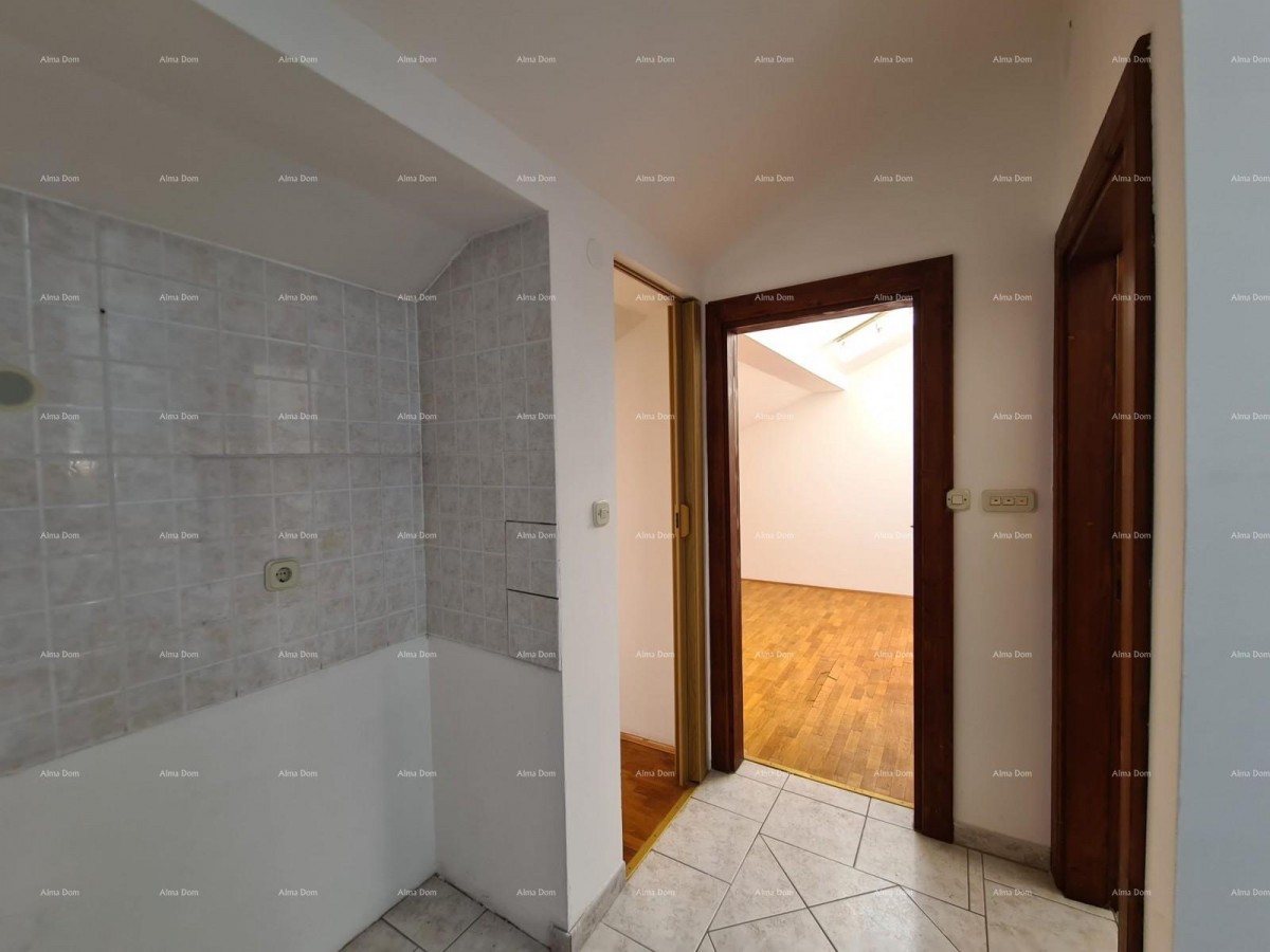 Excellent opportunity! Apartment for sale in a prime location, Medulin! Just a five-minute leisurely walk to the sea and beaches. Immediate proximity to the campsite. 10