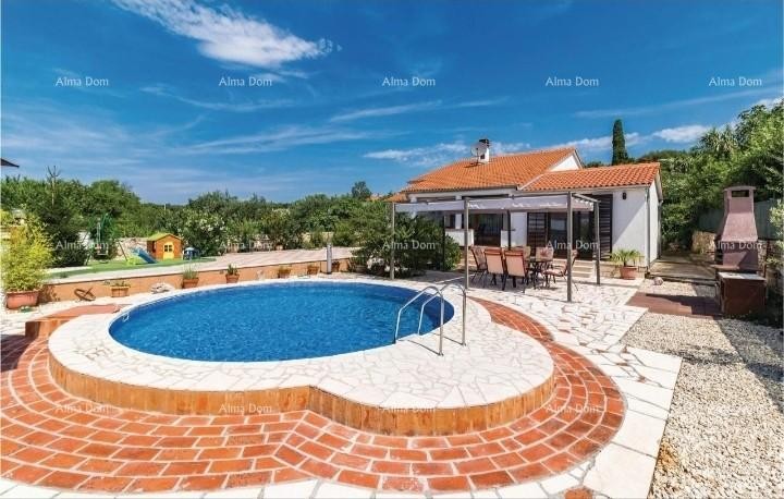 Приземный дом с бассейном в спокойном месте, Пула 3