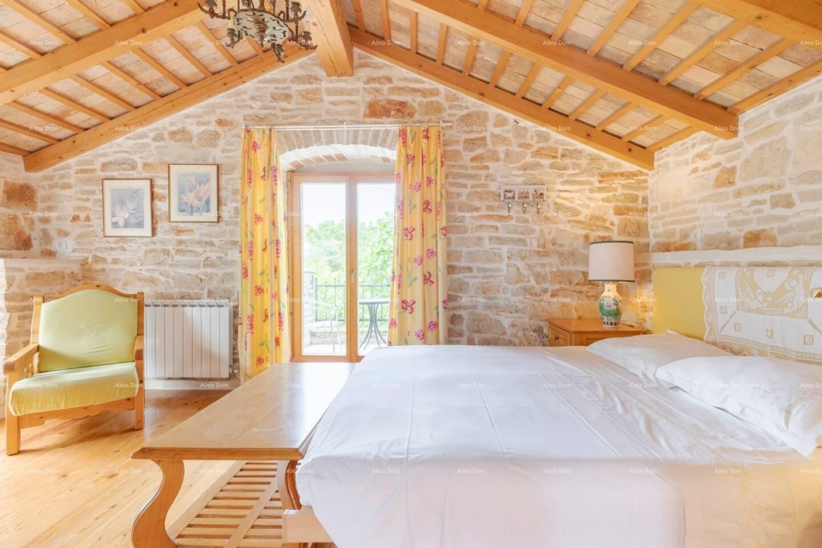 Marčana,  два каменных дома с бассейном. 20