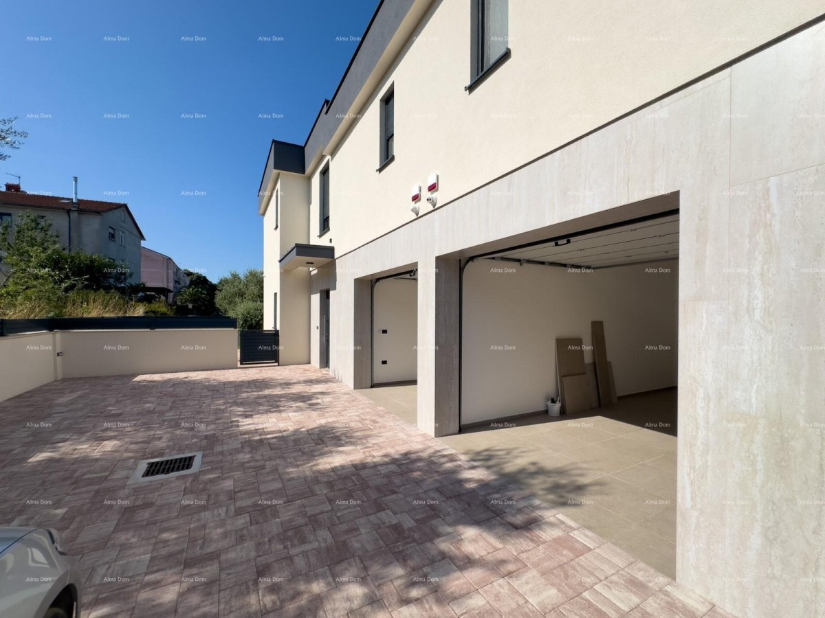 Продаем двухквартирную виллу с бассейном и гаражом 45