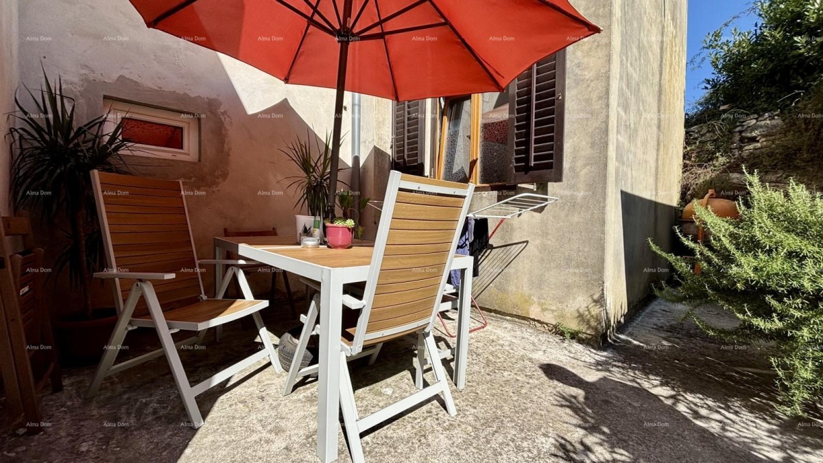 PULA, center – sale / apartment 55 m² with garden and parking space 15