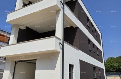 Moderni stan u novogradnji, USJELJIV, 500 m od mora translates to Italian as: