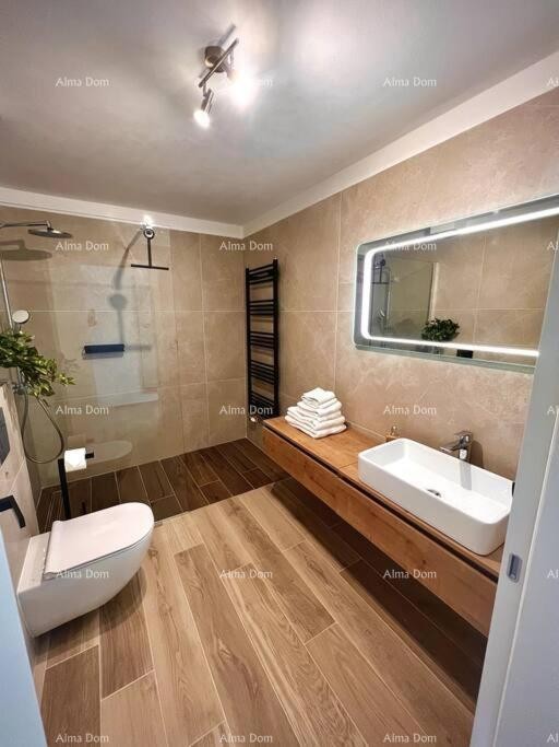 Bella e moderna casa in vendita, Parenzo 30