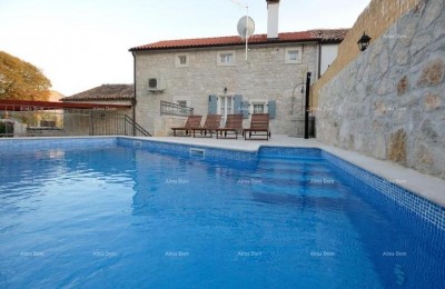 REZERVIRANO! ROVINJ (okolica) - Blizu Kanfanaru. Autentična kamena kuća s bazenom na prodajo