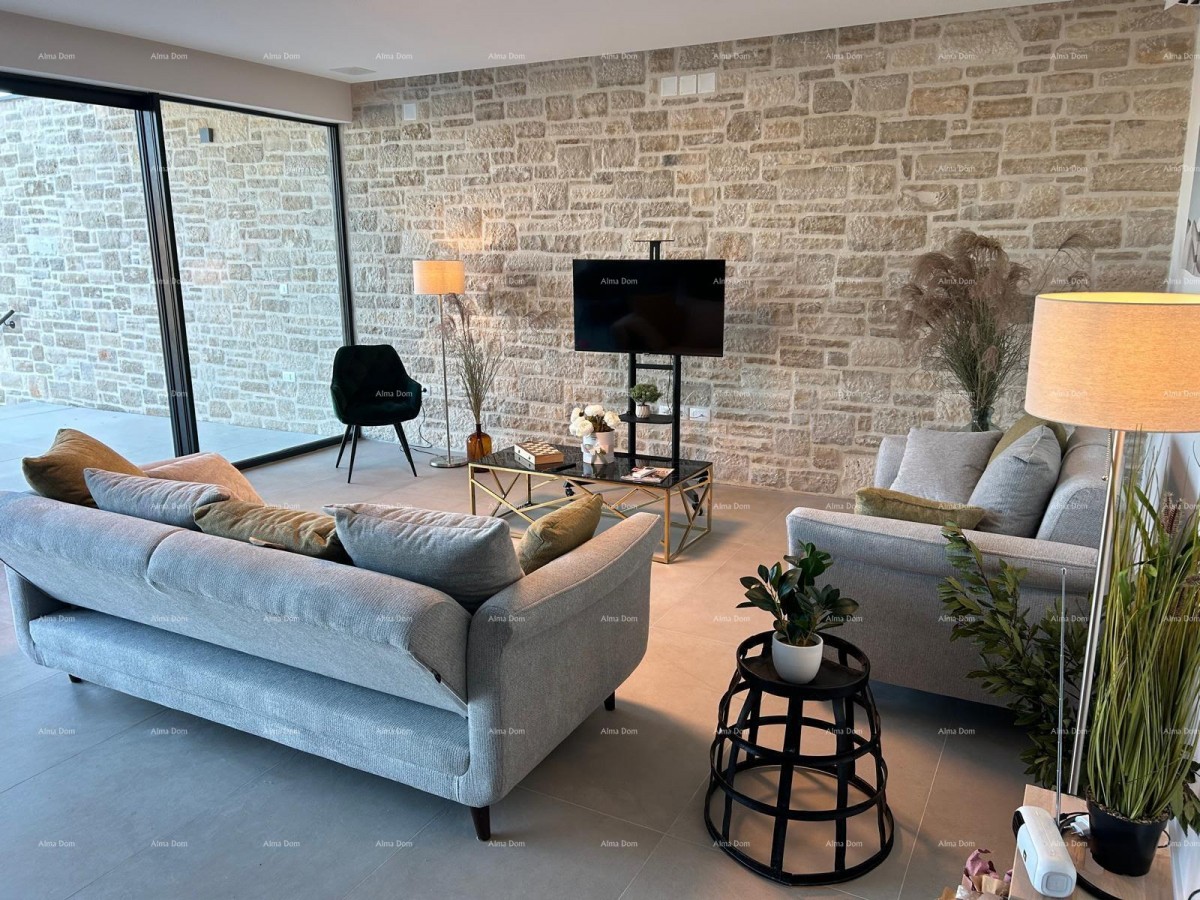 Vendesi una casa moderna con piscina situata in un idilliaco villaggio vicino a Rovigno. 15