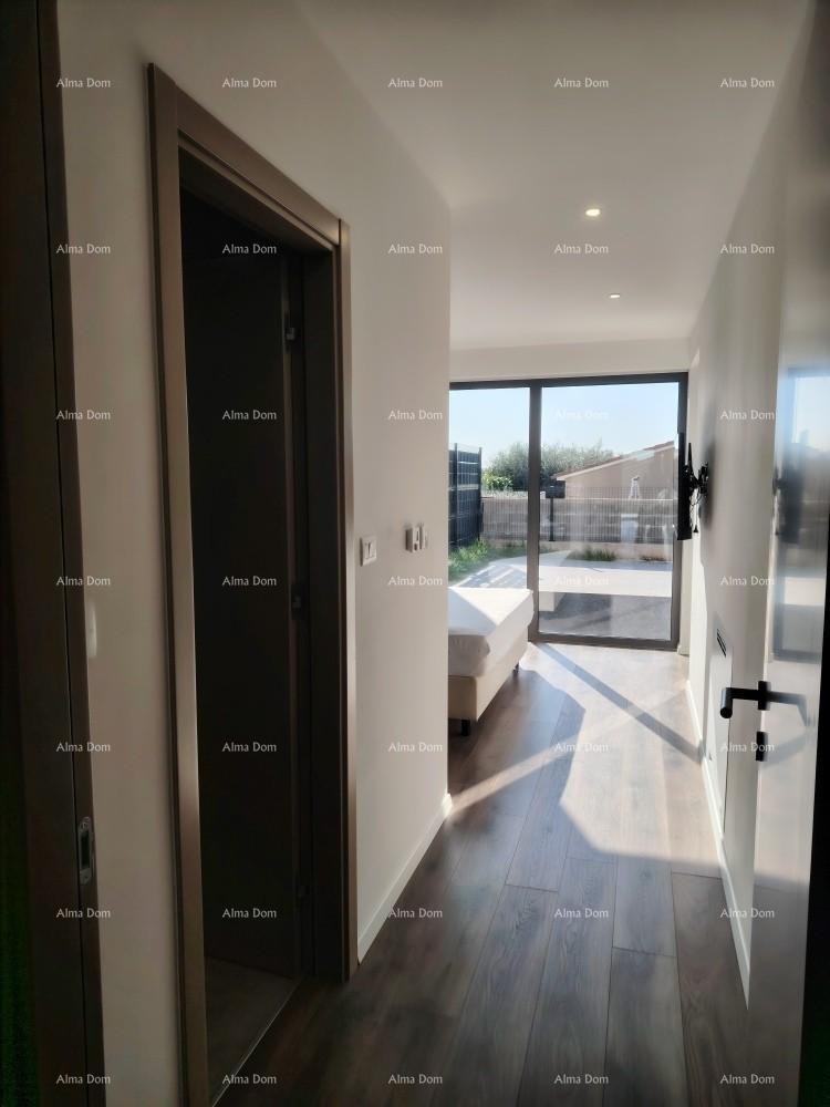 Eccellente appartamento trilocale con giardino e piscina, arredato 19