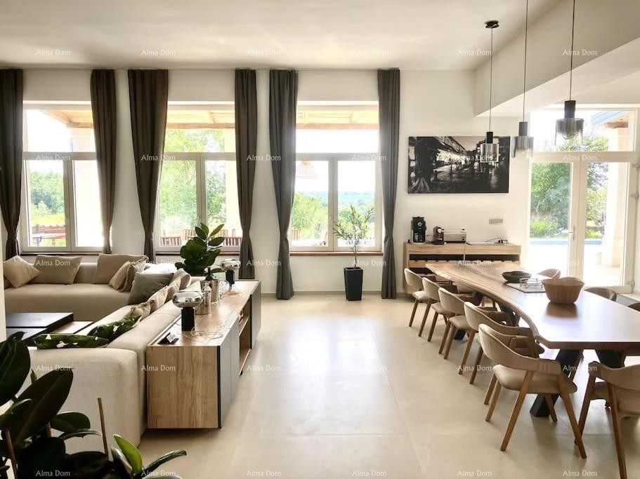 Bella e moderna casa in vendita, Parenzo 24