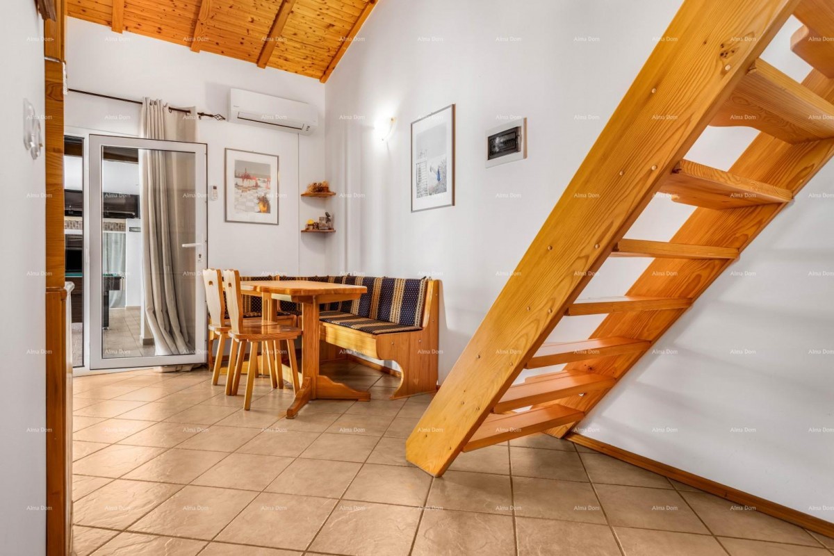 Prodamo dve povezani hiši v Pomeru 40