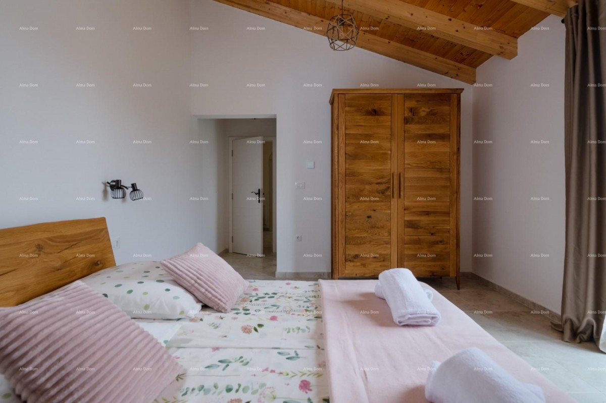 Prodaja - luksuzna vila s bazenom i jacuzzijem na prostornem dvorišču, Marčana! 15