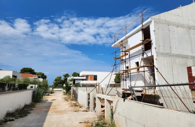 Fažana! Duplex House with Garage in Close Proximity to the Sea and Beaches!