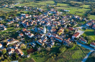 Строительный участок в отличном месте.