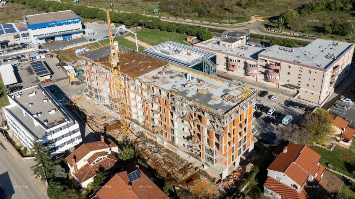 Pula! Multi-family, modern building with an elevator, close to the center. Apartment with a parking space and storage S84. 1