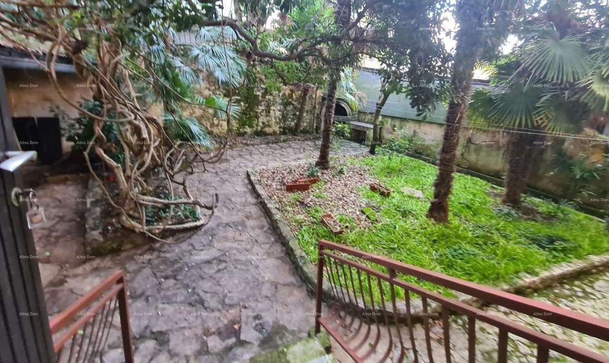 Stan u prizemlju s dvorištem i garažom – centar Pule 14