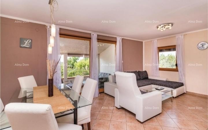 Приземный дом с бассейном в спокойном месте, Пула 9