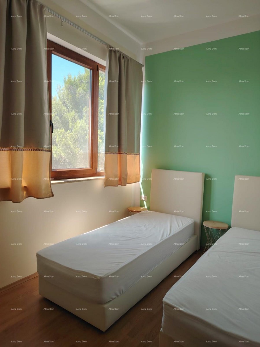 Trosoban stan odmah do mora, Premantura 33