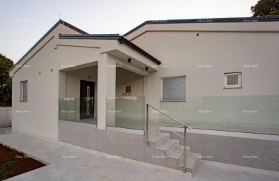 Канфанар – Современная приземлица с бассейном в спокойной обстановке