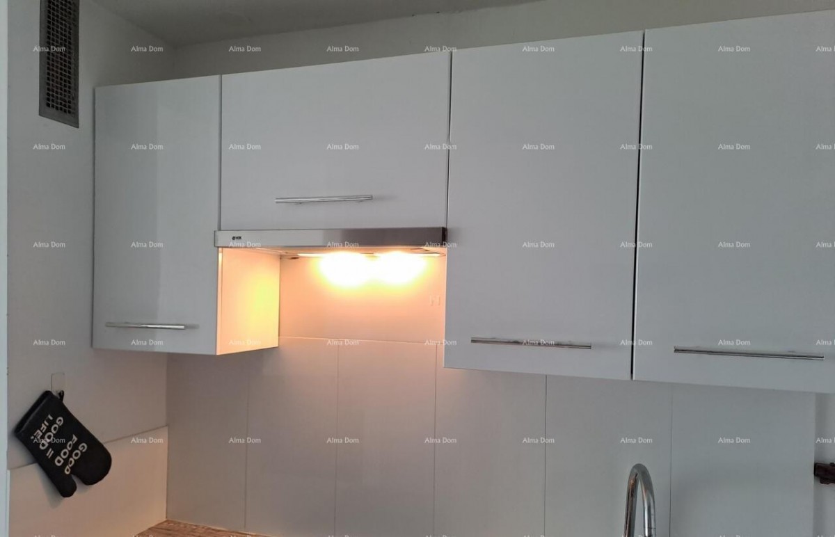 Na prodaju renoviran  stan s prekrasnim pogledom na more 3