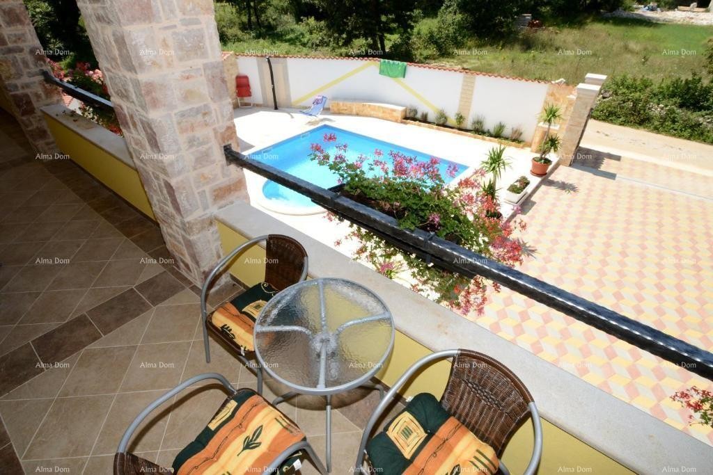Sale - House with 4 residential units - vicinity of Višnjan! 3