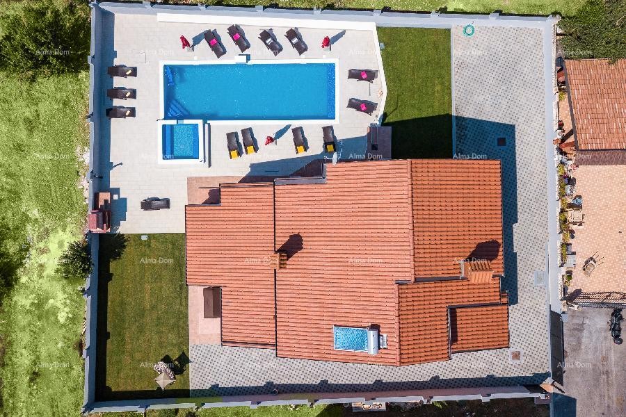 Valdebek. Samostoječa hiša s bazenom in jacuzzijem! Bližina centra mesta Pule. 1
