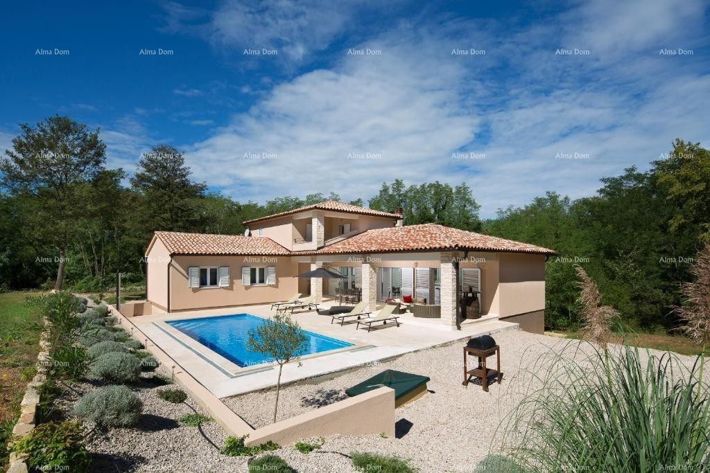 A villa with a swimming pool for sale, near Labin 1