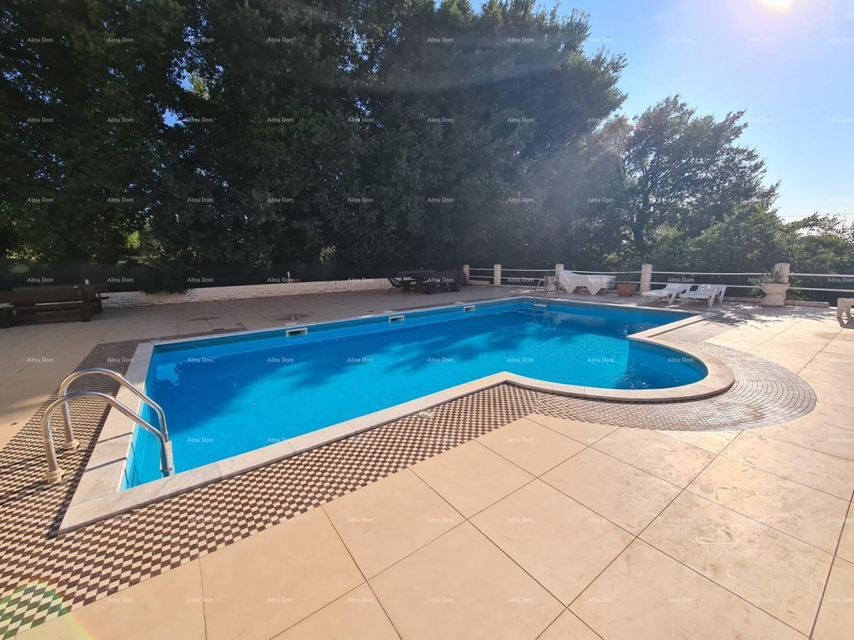 Ground floor apartment with a terrace and pool. Medulin. 23
