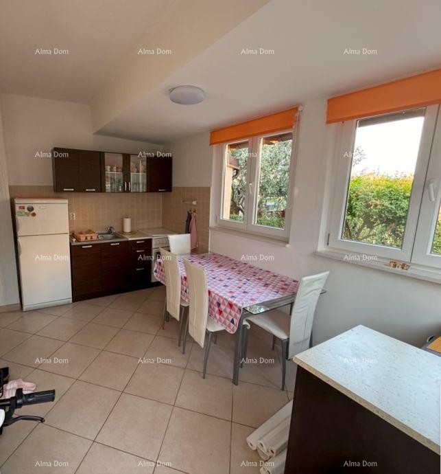 Na prodaju: Apartman u Novigradu s velikim vrtom. 3