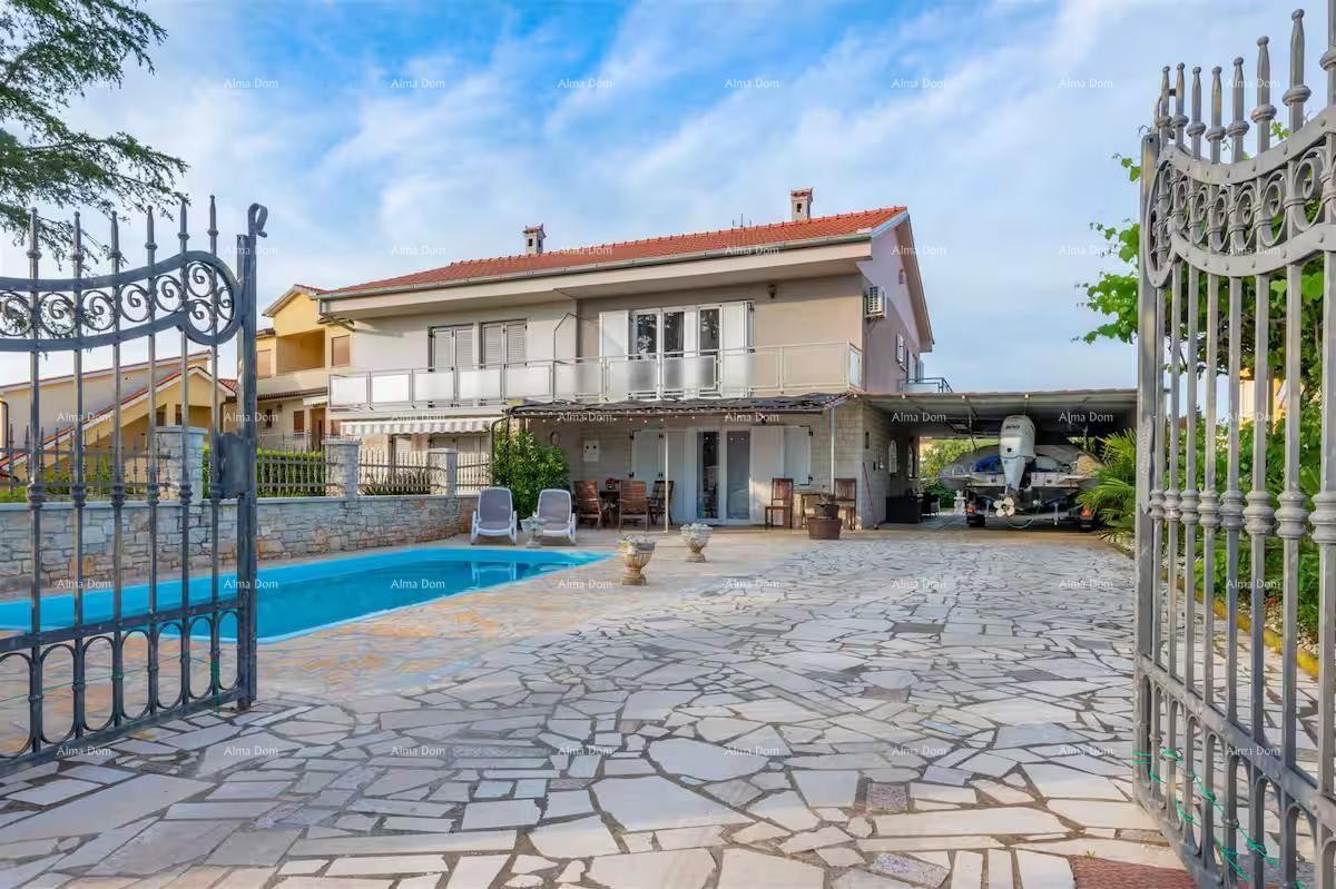 Odlična priložnost! Prodaja - atraktivna hiša s bazenom in urejenim dvoriščem, Banjole! 1