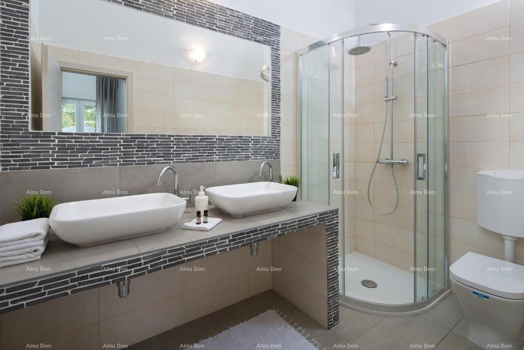 A villa with a swimming pool for sale, near Labin 9