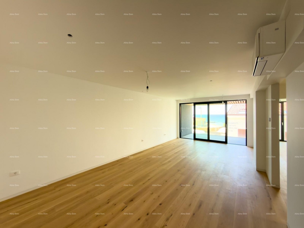 Vendita di appartamenti in edificio residenziale e commerciale con vista mare, centro di Umago! S3 4