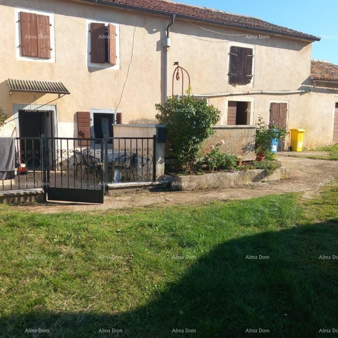 Отличная возможность - владение с каменным домом, большим земельным участком и хозяйственными постройками - близость к Ровиню! 3