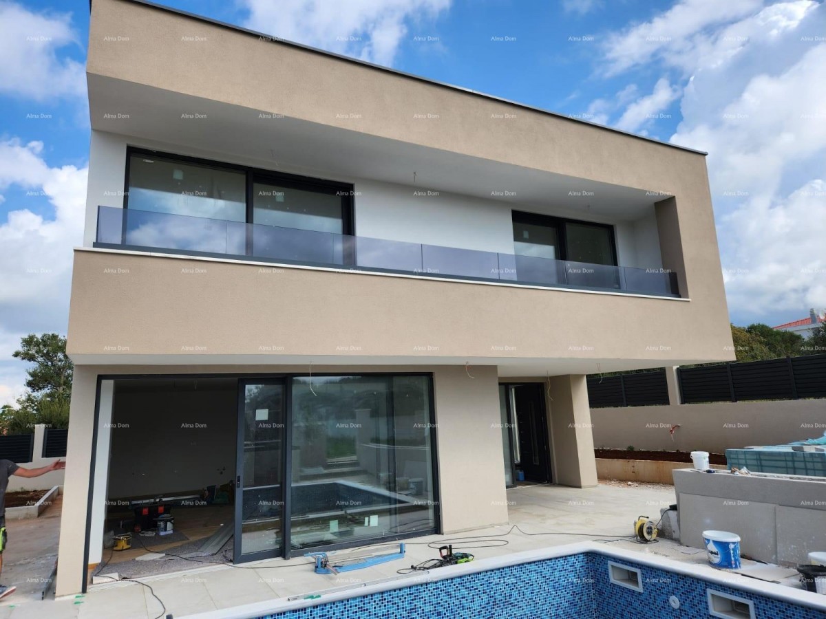 Prodamo hišo na odlični lokaciji. Blizu marine. 33