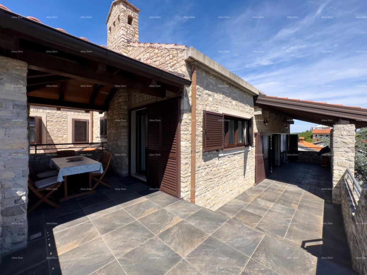 Beautiful house with a pool in Pula, ideal for a family or investment. 46