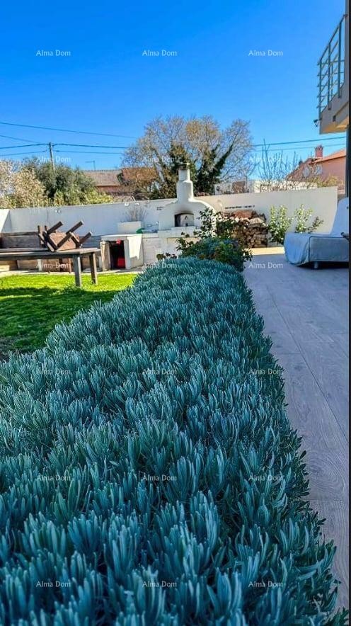 Moderna vila v Istri s pogledom na morje, strešno teraso in urejenim vrtom – 800 m od plaže 4