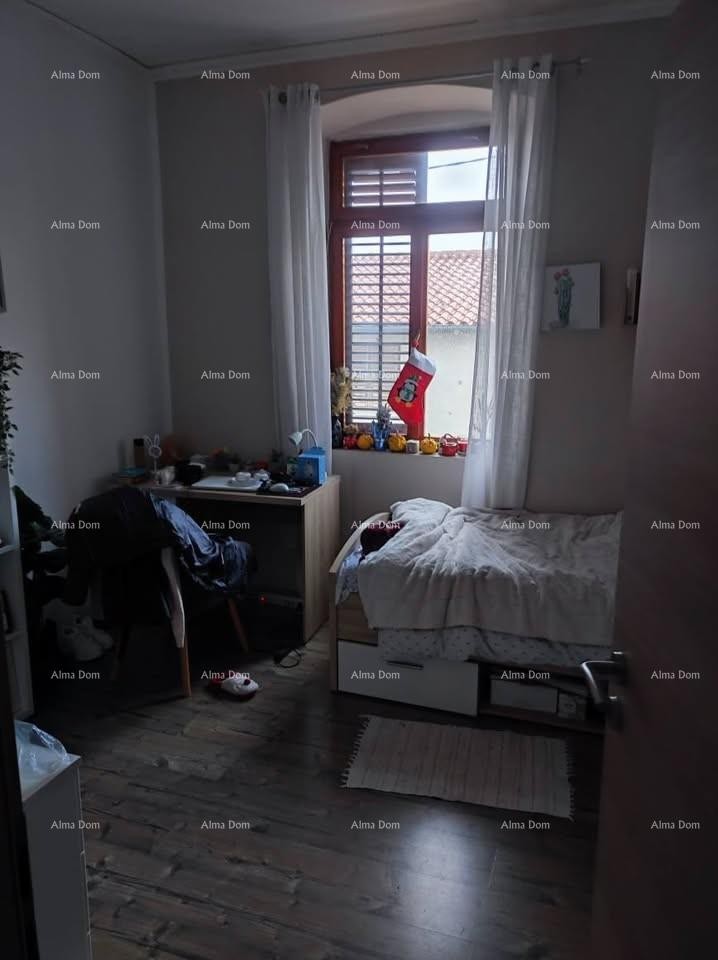 In vendita – spazioso appartamento a Pola, 110 m² 3