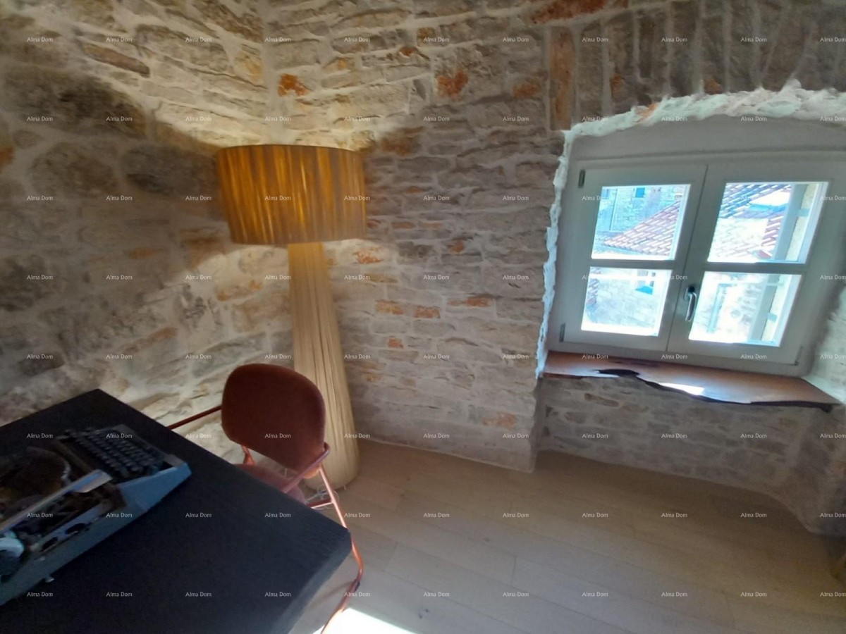 Bale – completely renovated stone house in the center, 116 m² 38