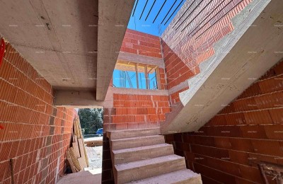 New project, Barbariga! Apartment with garden and parking, 500 m from the sea